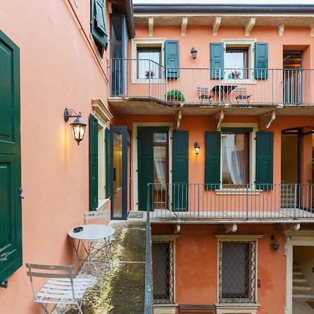 Domus Verona - Elegante Residenza Satiro エクステリア 写真